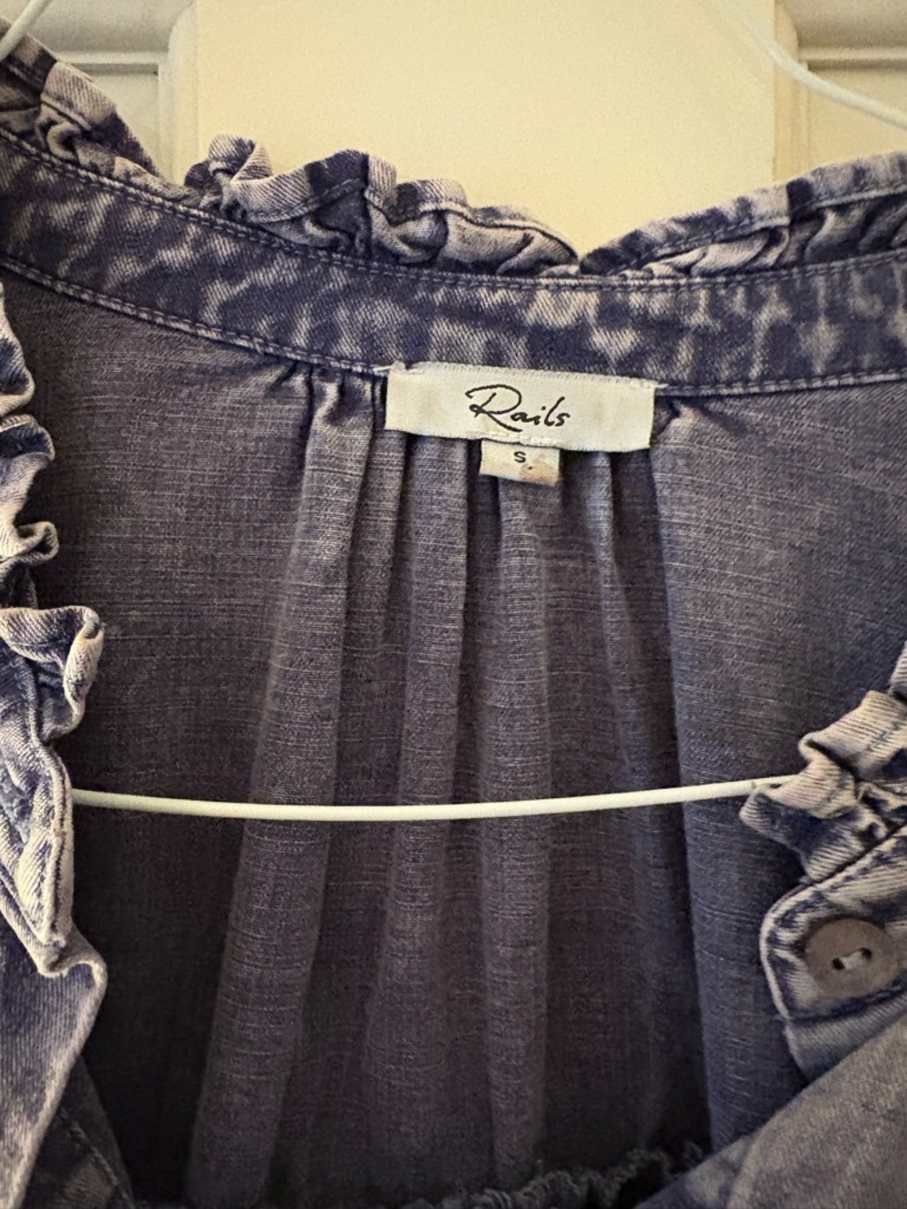 Rails Washed Ruffle-Neck Button Front Top. Small - Picture 2 of 4